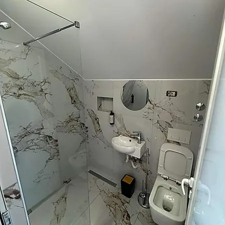 Kaloshi Hotell