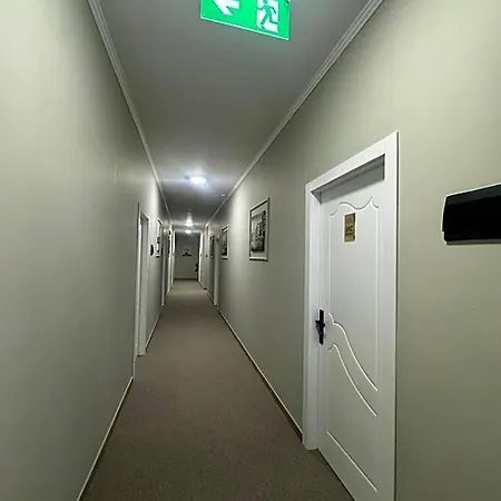 Kaloshi Hotell 4*