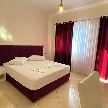 Hotell Kaloshi 4*