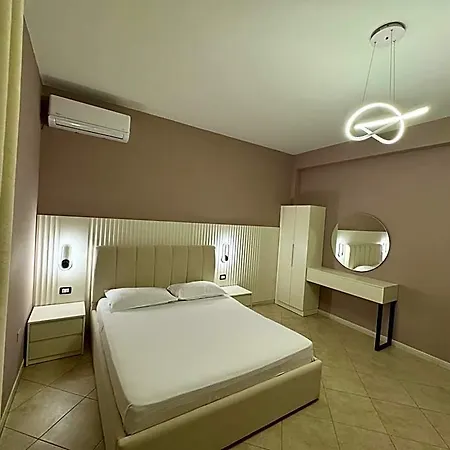 Hotell Kaloshi 4*