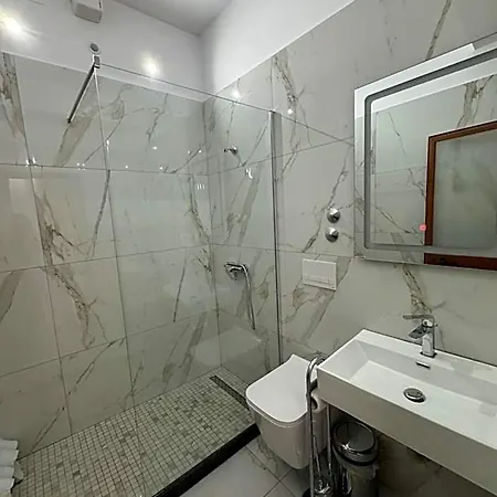 Hotell Kaloshi
