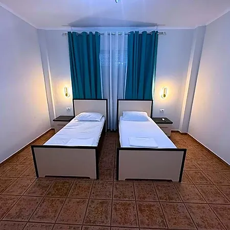 Hotell Kaloshi 4*