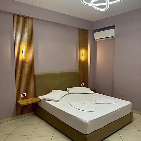 Hotell Kaloshi 4*